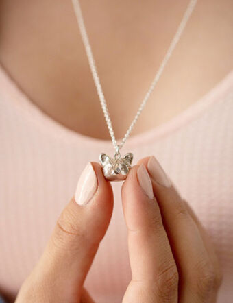 Collar con dije zorro. Regalo ideal para amantes de los zorro y de la naturaleza. Hecho a mano artesanalmente en plata 925. Coleccion fauna autoctona argentina y sudamericana de Ximena Clavelli Joyeria Salvaje