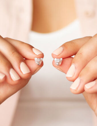 Aros de zorro diseño abstracto y minimalista. Hecho a mano artesanalmente en plata 925. Coleccion fauna autoctona argentina y sudamericana de Ximena Clavelli Joyeria Salvaje